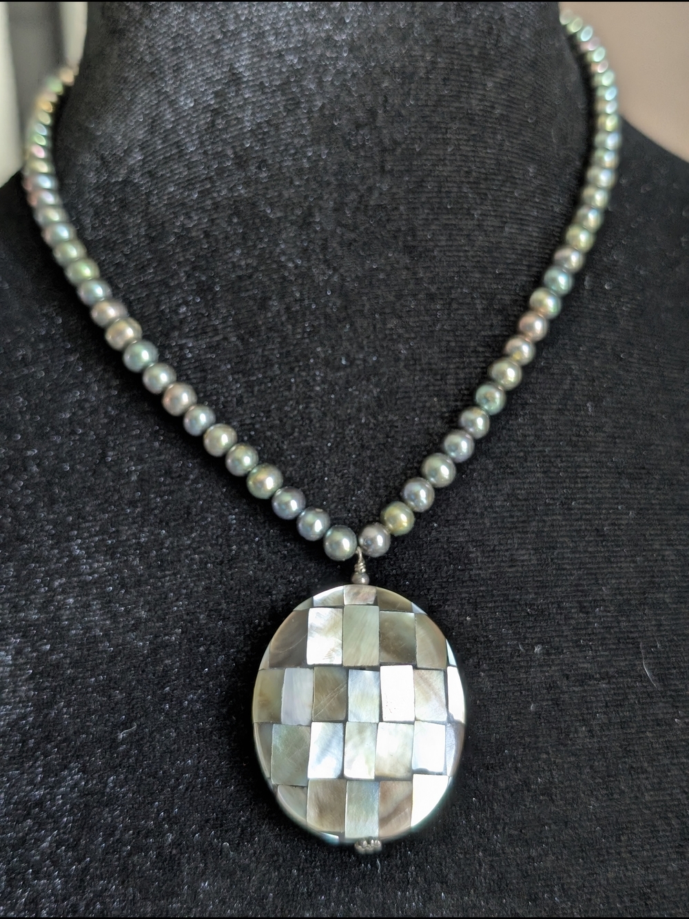 Mother-of-Pearl Mosaic Pendant Pearl Necklace - Peacock Pearls
